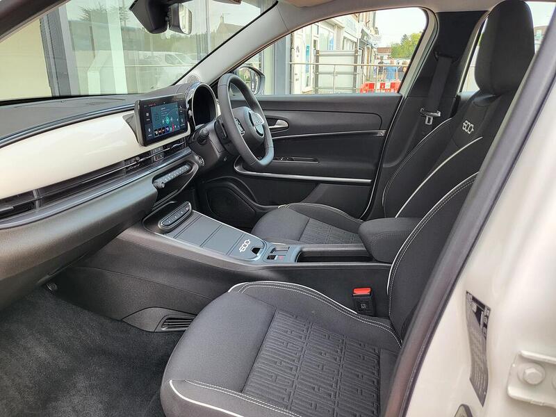 Fiat 600 1.2 MHEV SUV 5dr Petrol Hybrid e-DCT Euro 6 (s/s) (100 ps) 1.2 5dr SUV Automatic Petrol Hybrid - U1049