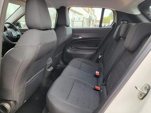 Fiat 600 1.2 MHEV SUV 5dr Petrol Hybrid e-DCT Euro 6 (s/s) (100 ps) 1.2 5dr SUV Automatic Petrol Hybrid - U1049