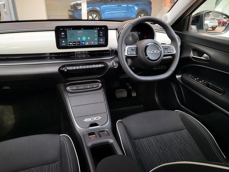 Fiat 600 1.2 MHEV SUV 5dr Petrol Hybrid e-DCT Euro 6 (s/s) (100 ps) 1.2 5dr SUV Automatic Petrol Hybrid - U1049