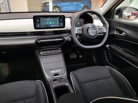 Fiat 600 1.2 MHEV SUV 5dr Petrol Hybrid e-DCT Euro 6 (s/s) (100 ps) 1.2 5dr SUV Automatic Petrol Hybrid - U1049