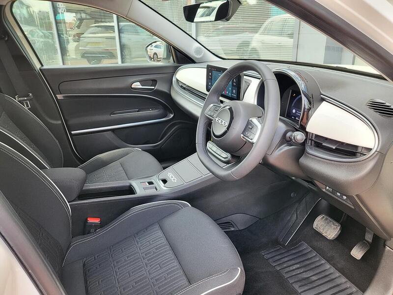 Fiat 600 1.2 MHEV SUV 5dr Petrol Hybrid e-DCT Euro 6 (s/s) (100 ps) 1.2 5dr SUV Automatic Petrol Hybrid - U1049