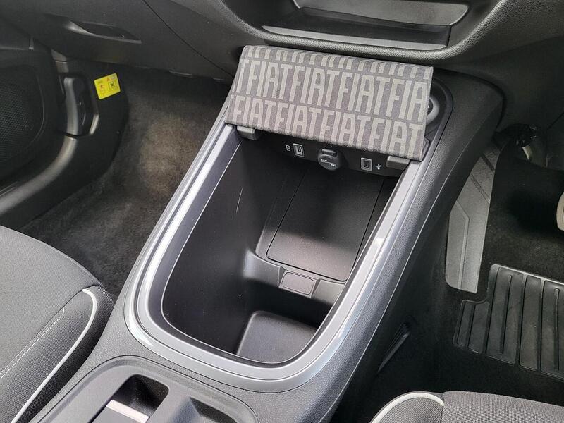 Fiat 600 1.2 MHEV SUV 5dr Petrol Hybrid e-DCT Euro 6 (s/s) (100 ps) 1.2 5dr SUV Automatic Petrol Hybrid - U1049
