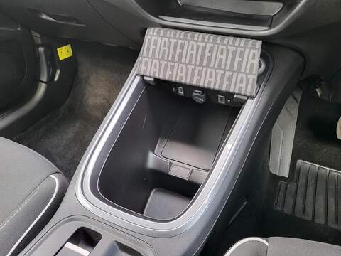 Fiat 600 1.2 MHEV SUV 5dr Petrol Hybrid e-DCT Euro 6 (s/s) (100 ps) 1.2 5dr SUV Automatic Petrol Hybrid - U1049