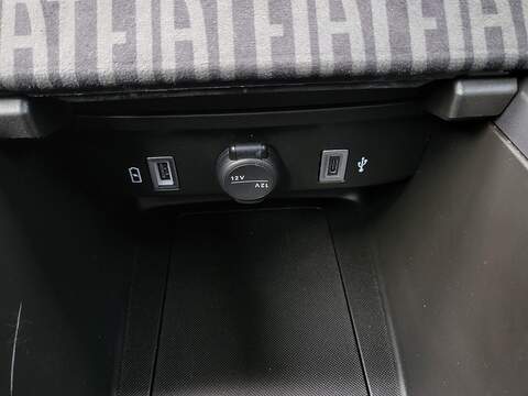 Fiat 600 1.2 MHEV SUV 5dr Petrol Hybrid e-DCT Euro 6 (s/s) (100 ps) 1.2 5dr SUV Automatic Petrol Hybrid - U1049