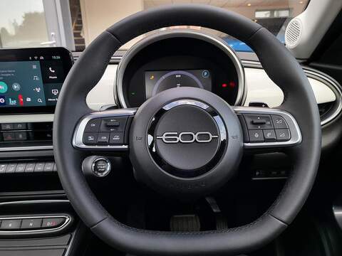 Fiat 600 1.2 MHEV SUV 5dr Petrol Hybrid e-DCT Euro 6 (s/s) (100 ps) 1.2 5dr SUV Automatic Petrol Hybrid - U1049