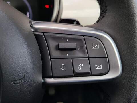 Fiat 600 1.2 MHEV SUV 5dr Petrol Hybrid e-DCT Euro 6 (s/s) (100 ps) 1.2 5dr SUV Automatic Petrol Hybrid - U1049