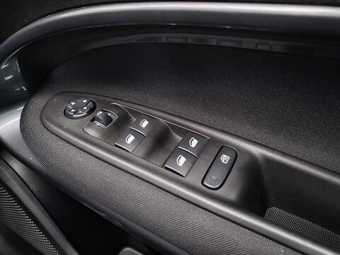 Fiat 600 1.2 MHEV SUV 5dr Petrol Hybrid e-DCT Euro 6 (s/s) (100 ps) 1.2 5dr SUV Automatic Petrol Hybrid - U1049