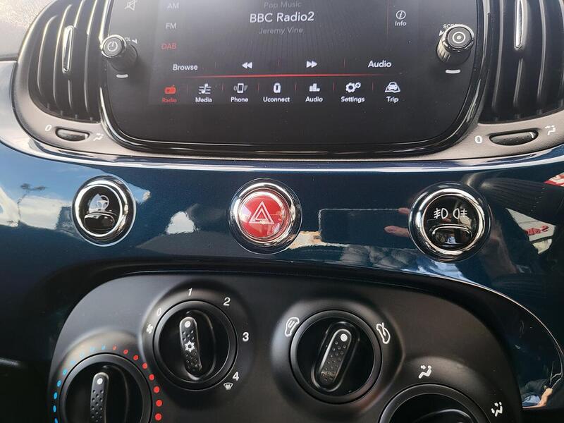 Fiat 500C MHEV - U952
