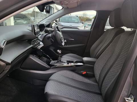 Peugeot 208 PureTech Allure - U976