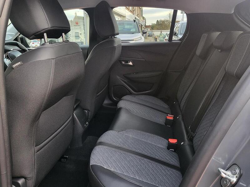 Peugeot 208 PureTech Allure - U976