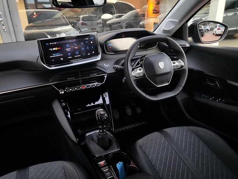 Peugeot 208 PureTech Allure - U976