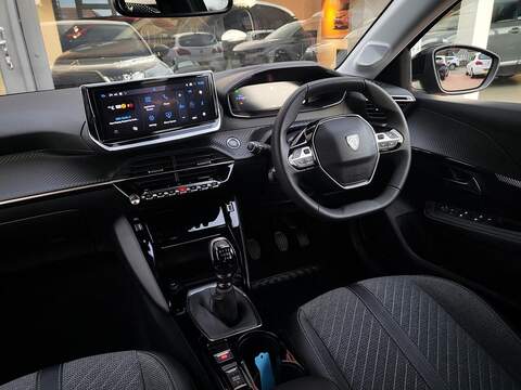 Peugeot 208 PureTech Allure - U976