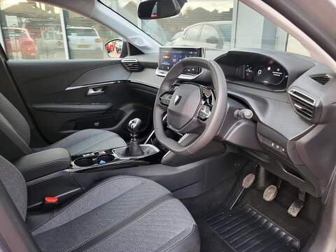 Peugeot 208 PureTech Allure - U976