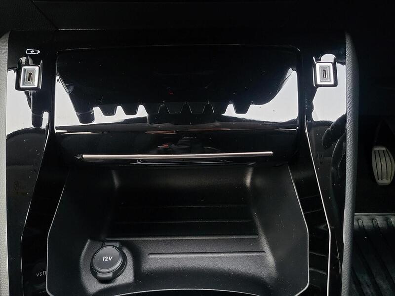 Peugeot 208 PureTech Allure - U976