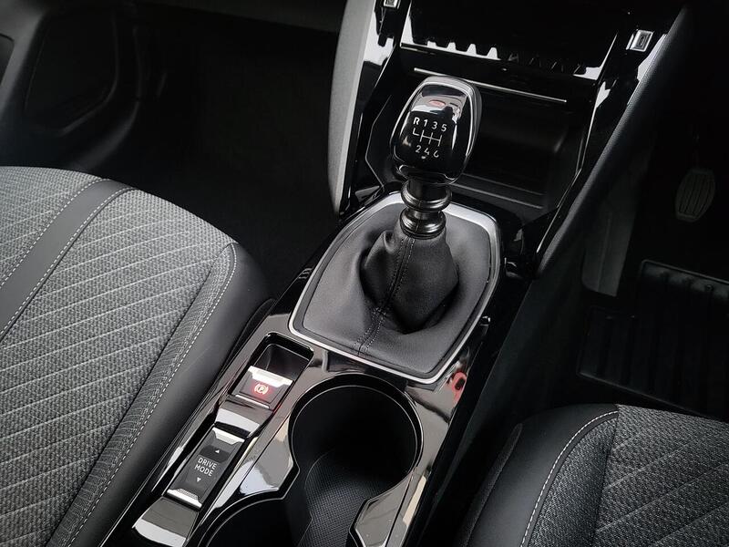 Peugeot 208 PureTech Allure - U976