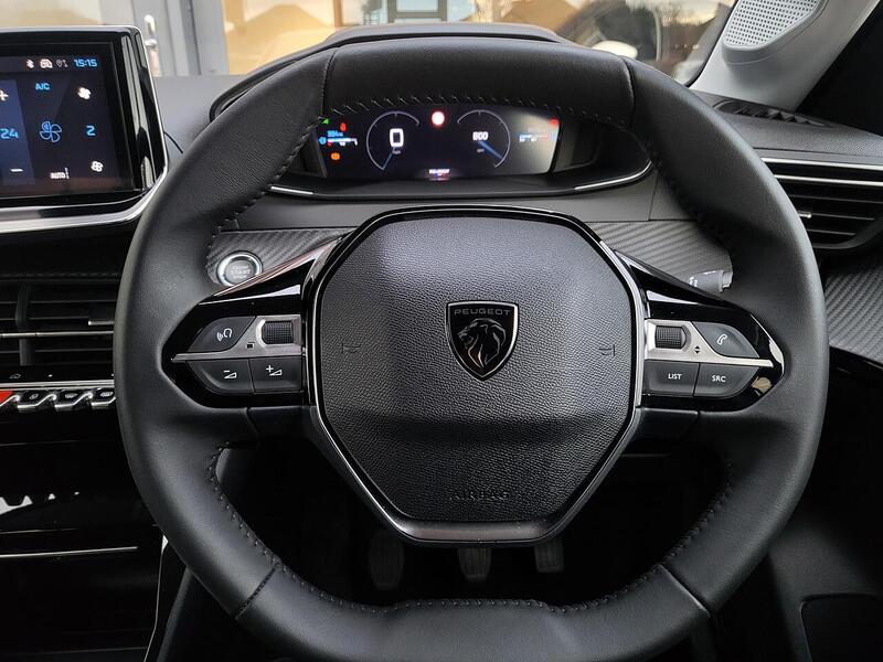 Peugeot 208 PureTech Allure - U976