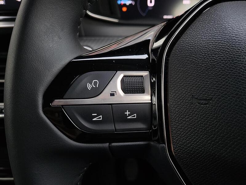 Peugeot 208 PureTech Allure - U976