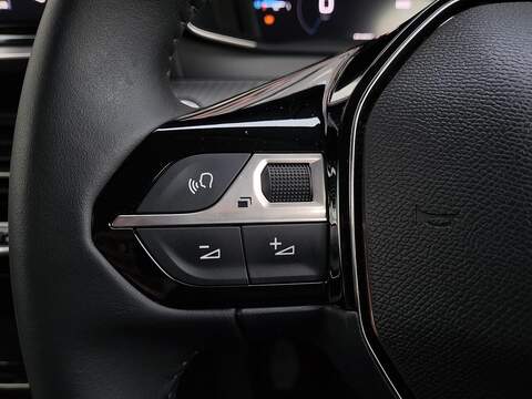 Peugeot 208 PureTech Allure - U976