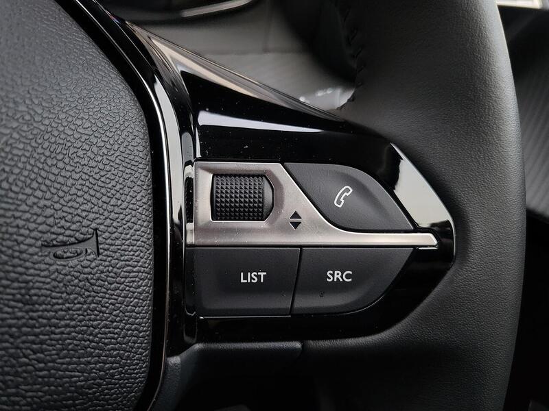 Peugeot 208 PureTech Allure - U976