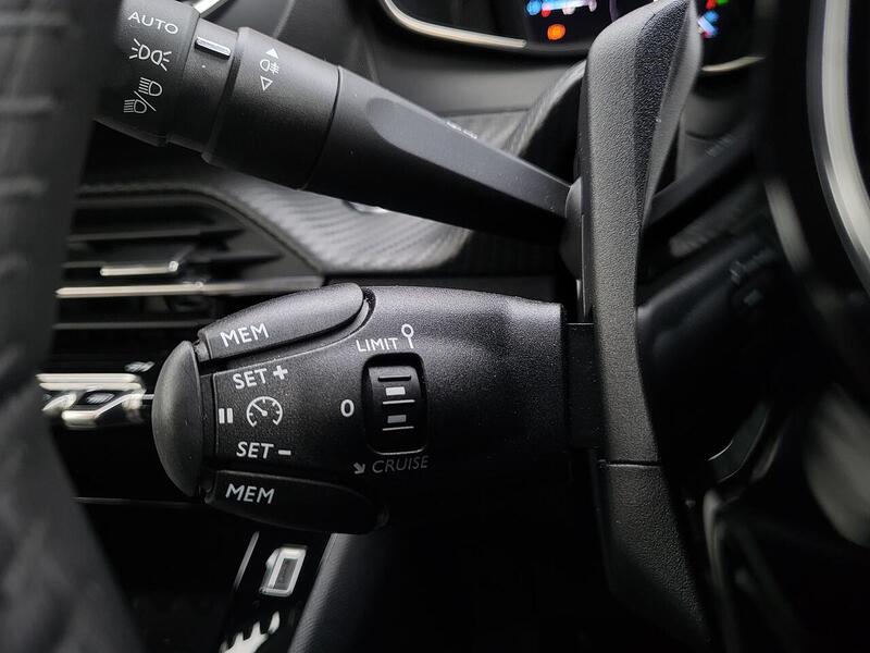 Peugeot 208 PureTech Allure - U976