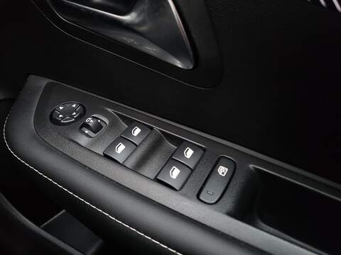 Peugeot 208 PureTech Allure - U976