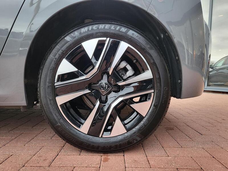 Peugeot 208 PureTech Allure - U976