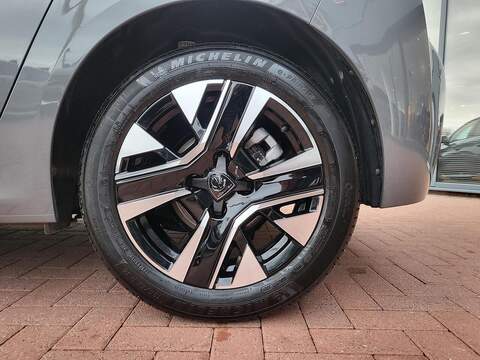 Peugeot 208 PureTech Allure - U976