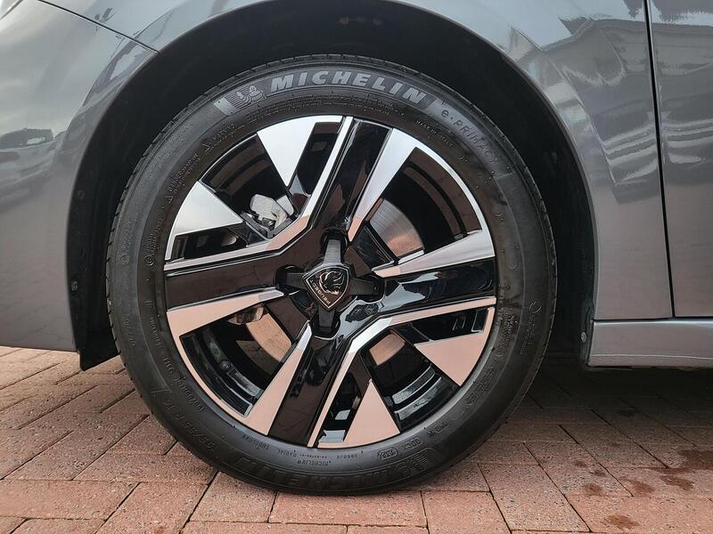 Peugeot 208 PureTech Allure - U976