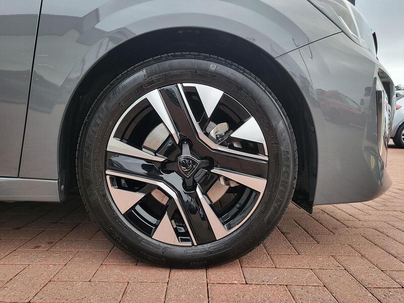 Peugeot 208 PureTech Allure - U976