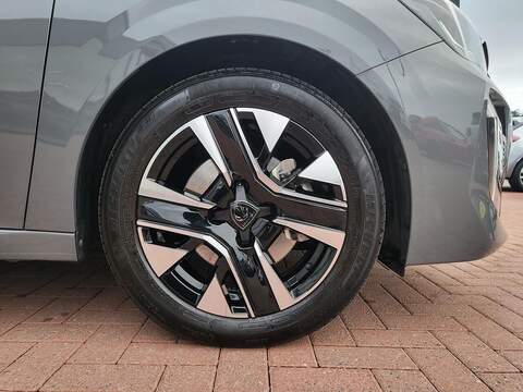 Peugeot 208 PureTech Allure - U976