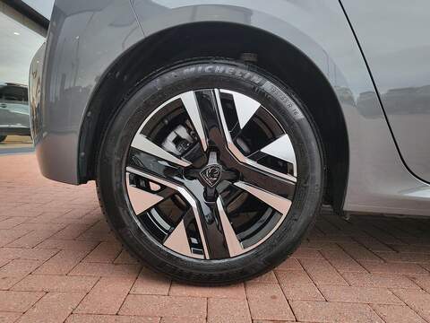 Peugeot 208 PureTech Allure - U976