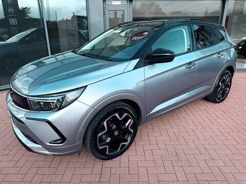 Vauxhall Grandland, 1.2 Turbo Ultimate SUV 5dr Petrol Auto Euro 6 (s/s) (130 ps)