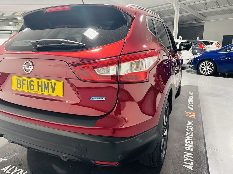 Nissan 1.5 dCi N-Connecta SUV 5dr Diesel Manual 2WD Euro 6 (s/s) (110 ps)