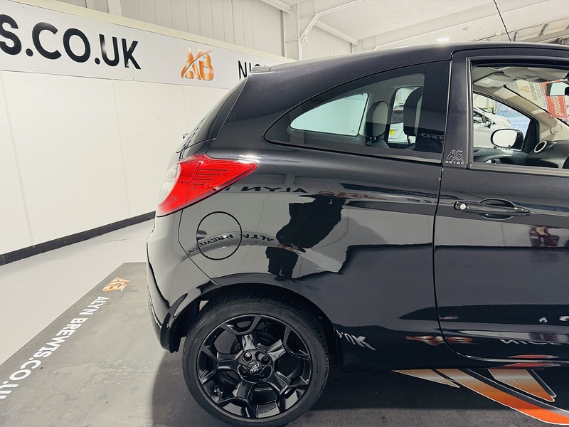 Ford 1.2 Zetec Black Edition Hatchback 3dr Petrol Manual Euro 6 (s/s) (69 ps)