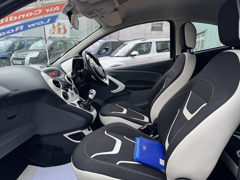 Ford 1.2 Zetec Black Edition Hatchback 3dr Petrol Manual Euro 6 (s/s) (69 ps)