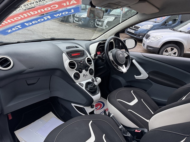 Ford 1.2 Zetec Black Edition Hatchback 3dr Petrol Manual Euro 6 (s/s) (69 ps)