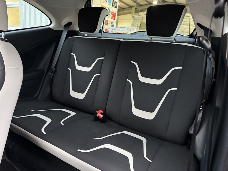 Ford 1.2 Zetec Black Edition Hatchback 3dr Petrol Manual Euro 6 (s/s) (69 ps)