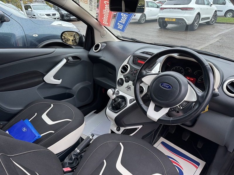 Ford 1.2 Zetec Black Edition Hatchback 3dr Petrol Manual Euro 6 (s/s) (69 ps)