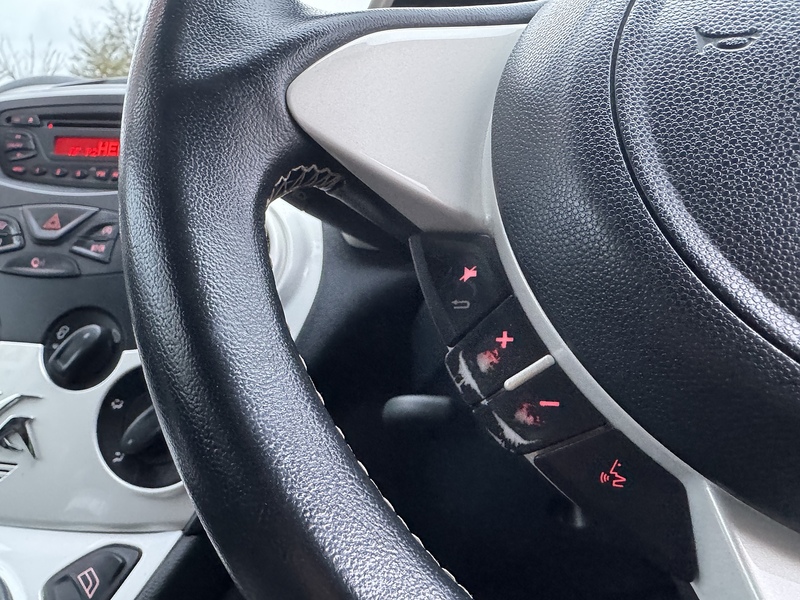 Ford 1.2 Zetec Black Edition Hatchback 3dr Petrol Manual Euro 6 (s/s) (69 ps)