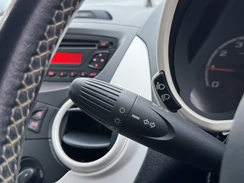 Ford 1.2 Zetec Black Edition Hatchback 3dr Petrol Manual Euro 6 (s/s) (69 ps)