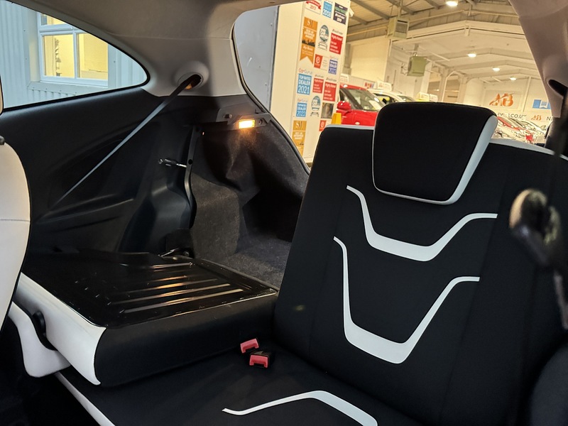 Ford 1.2 Zetec Black Edition Hatchback 3dr Petrol Manual Euro 6 (s/s) (69 ps)