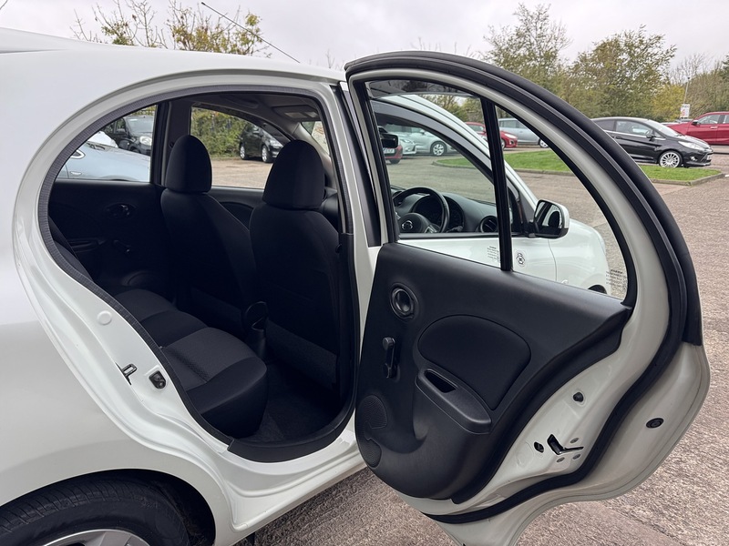 Nissan 1.2 DIG-S Acenta Hatchback 5dr Petrol Manual Euro 5 (s/s) (98 ps)