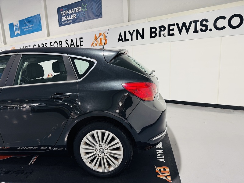 Vauxhall 1.7 CDTi ecoFLEX Excite Hatchback 5dr Diesel Manual Euro 5 (110 ps)