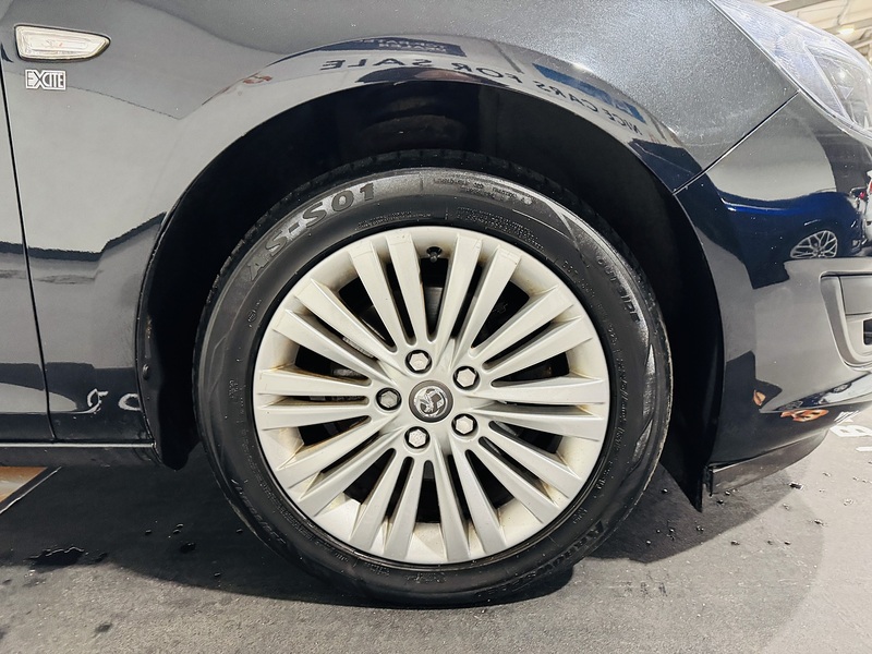 Vauxhall 1.7 CDTi ecoFLEX Excite Hatchback 5dr Diesel Manual Euro 5 (110 ps)