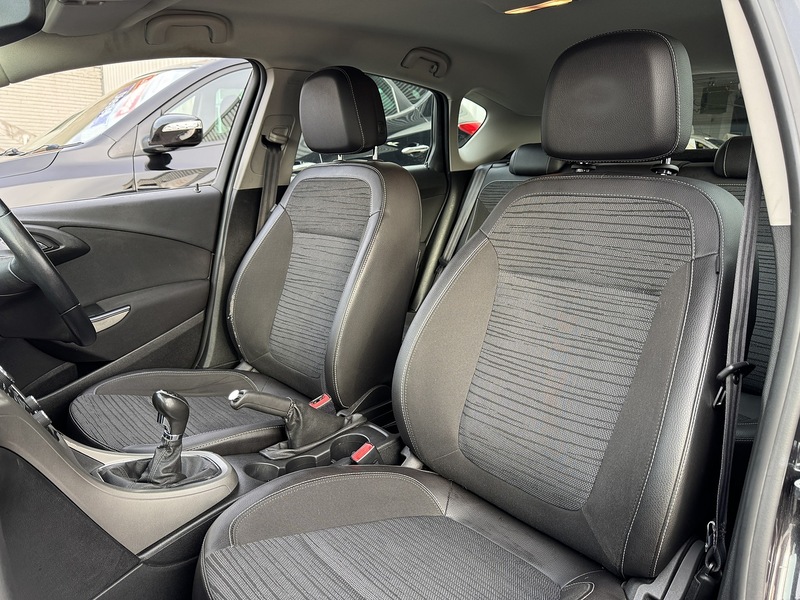 Vauxhall 1.7 CDTi ecoFLEX Excite Hatchback 5dr Diesel Manual Euro 5 (110 ps)