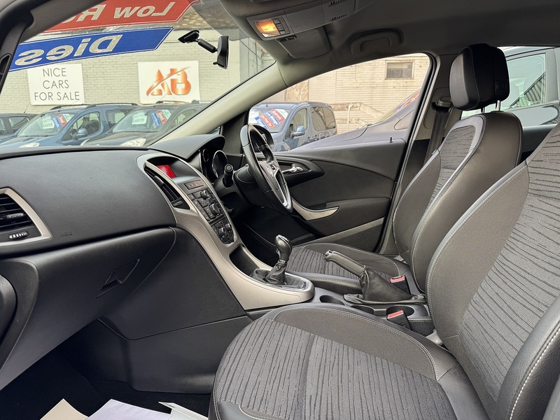 Vauxhall 1.7 CDTi ecoFLEX Excite Hatchback 5dr Diesel Manual Euro 5 (110 ps)