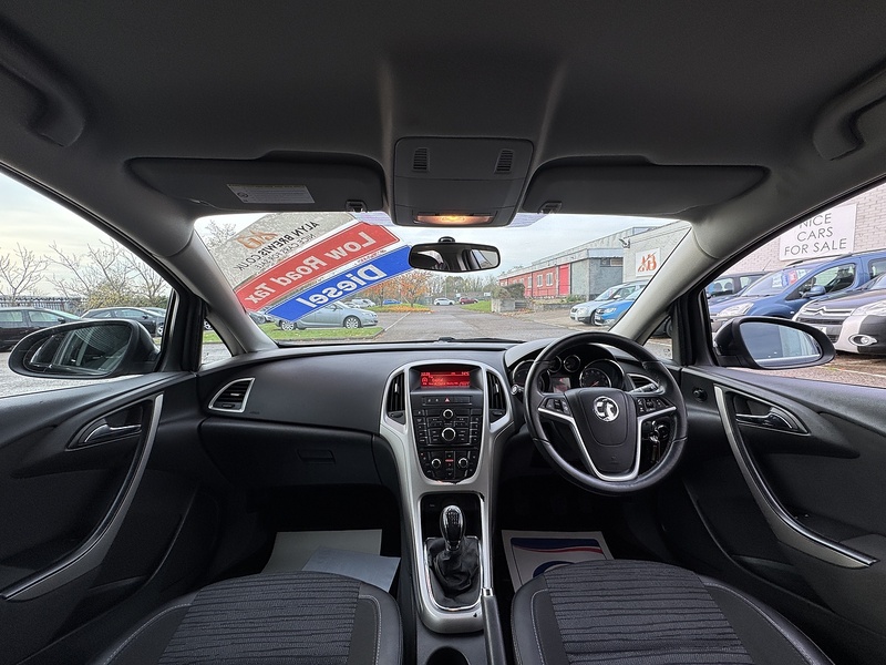 Vauxhall 1.7 CDTi ecoFLEX Excite Hatchback 5dr Diesel Manual Euro 5 (110 ps)