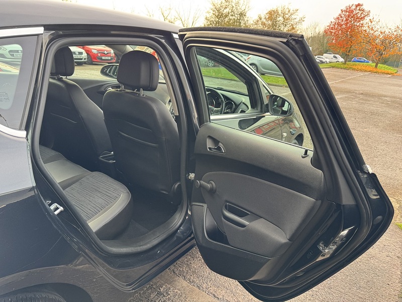 Vauxhall 1.7 CDTi ecoFLEX Excite Hatchback 5dr Diesel Manual Euro 5 (110 ps)