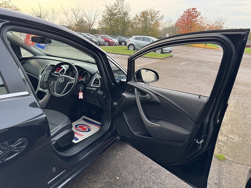 Vauxhall 1.7 CDTi ecoFLEX Excite Hatchback 5dr Diesel Manual Euro 5 (110 ps)