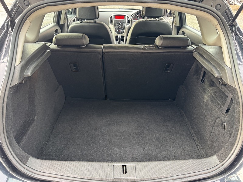 Vauxhall 1.7 CDTi ecoFLEX Excite Hatchback 5dr Diesel Manual Euro 5 (110 ps)